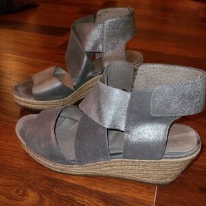 Eileen Fisher metallic pewter Willow sandal